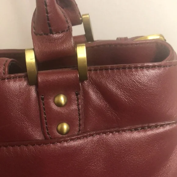 ETIENNE AIGNER VINTAGE leather burgundy colored shoulder bag. Gold hardware. - Picture 6 of 14